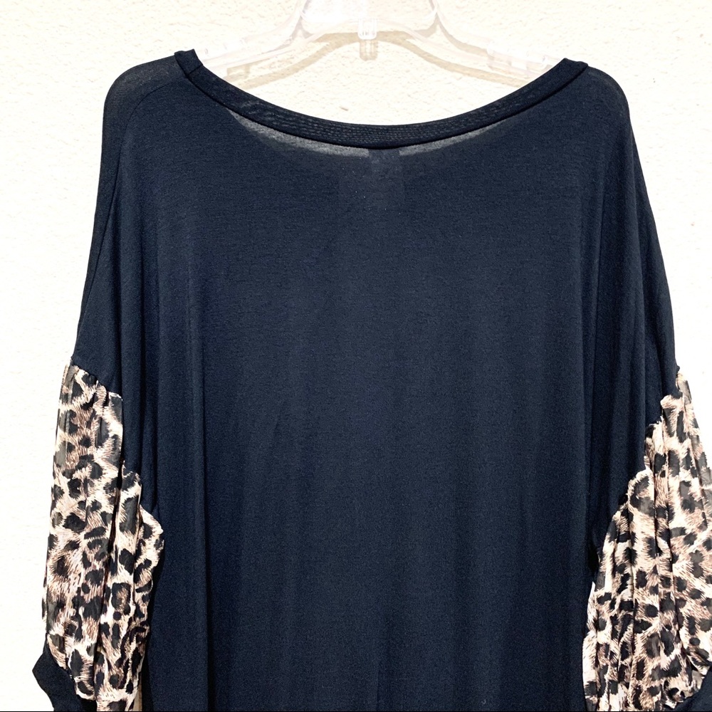 Plus Size Tie-Front Animal Print Sleeve (NWT) Soft - Picture 2 of 8